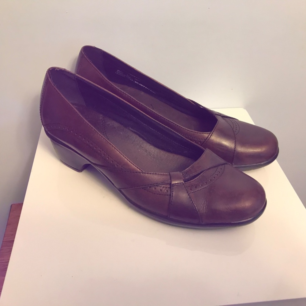 Clark’s brown leather comfort slip on shoes